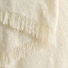 Leonor Boucle Throw